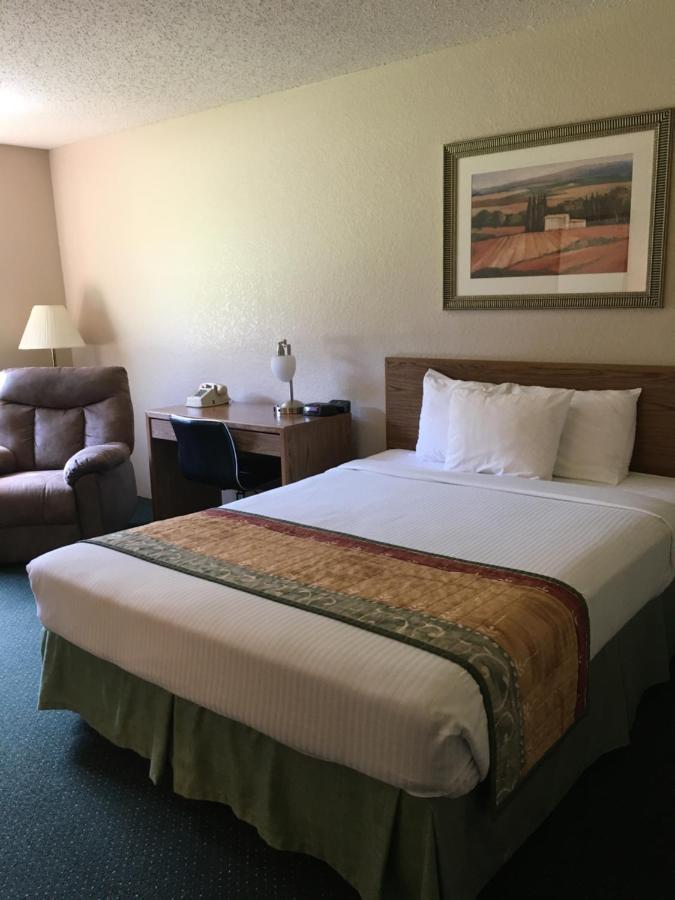 Cassville Four Seasons Inn & Suites Exterior foto