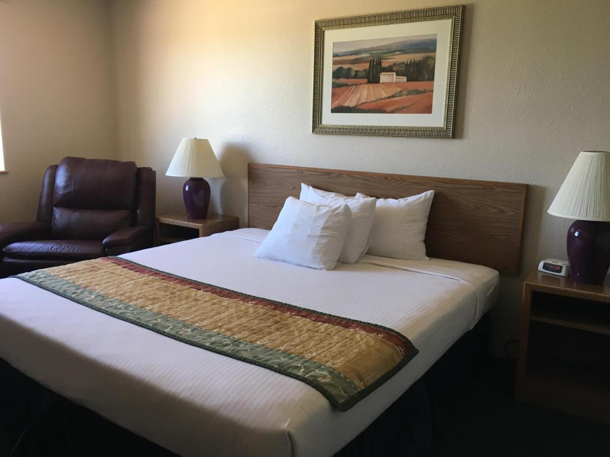 Cassville Four Seasons Inn & Suites Exterior foto